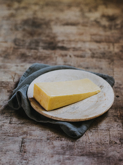 Quicke's Buttery Clothbound Cheddar 200g