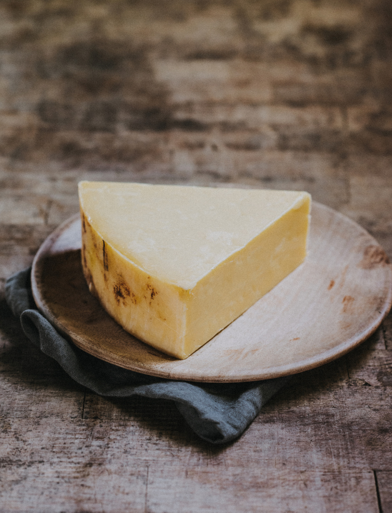 Quicke's Buttery Clothbound Cheddar 1.5kg
