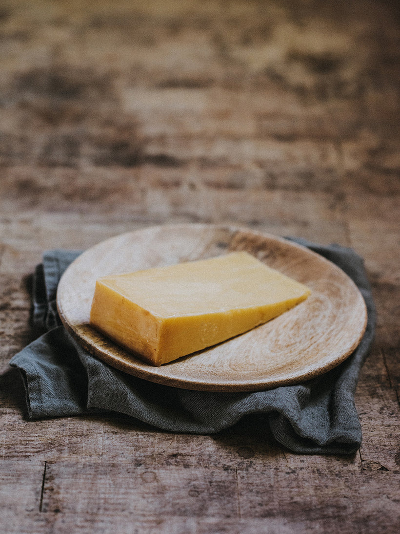 Quicke's Oak Smoked Clothbound Cheddar 200g